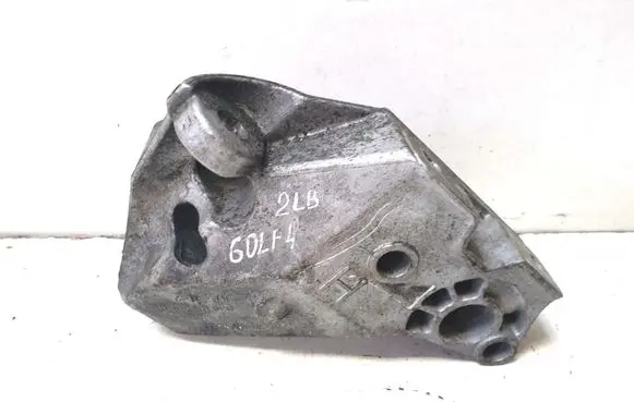 Engine mounting bracket