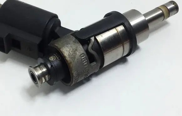 Audi A4 S4 B7 8E 8H Fuel injector 06D133036D