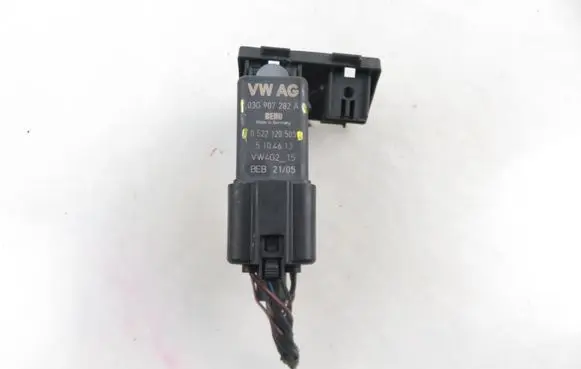 Volkswagen Golf V Glow plug pre-heat relay 0522120505 03G907282A