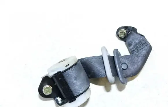 Mitsubishi Lancer Rear seatbelt
