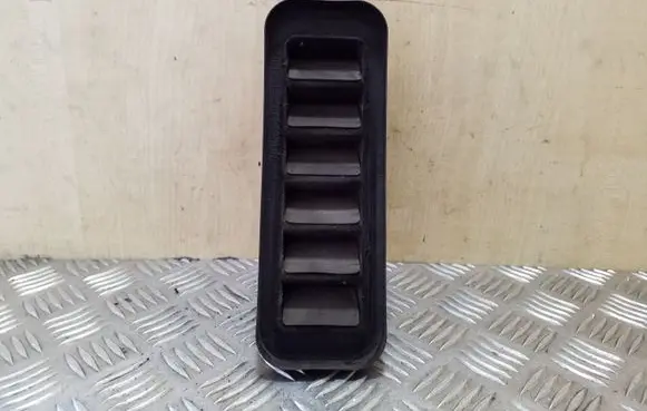 Mitsubishi L200 Quarter panel pressure vent MN148274