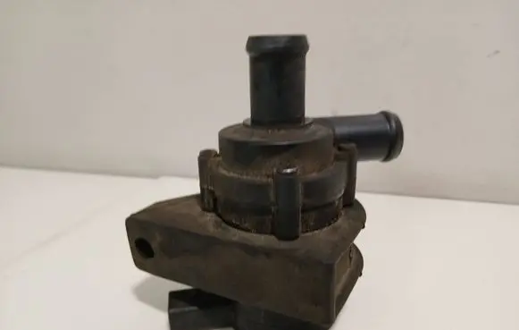 Volkswagen PASSAT B7 Electric auxiliary coolant/water pump 1K0965561F