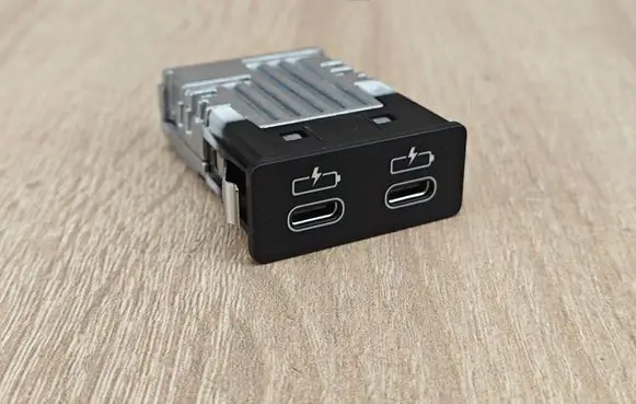 BMW 5 G30 G31 G38 USB socket connector 8711938