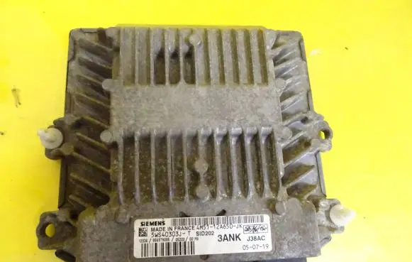 Ford Focus Engine control unit/module 4M5112A650JK 5WS40303J-T