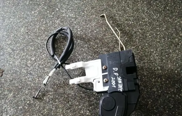 Hyundai Santa Fe Front door lock