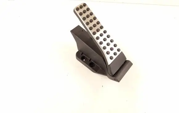 Mercedes-Benz C W204 Accelerator throttle pedal 2043000204 2223001100