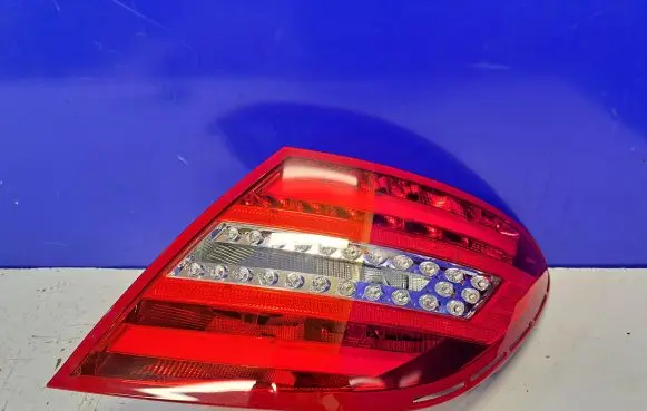 Mercedes-Benz C W204 Rear/tail lights 2049060703