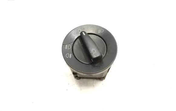 Volkswagen Golf IV Light switch 1C0941531A