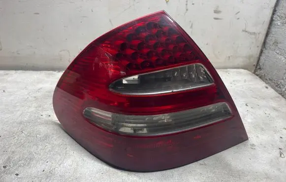 Mercedes-Benz E W211 Rear/tail lights 334009 A2118200564