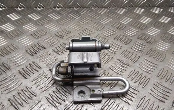 Audi A6 S6 C6 4F Front door lower hinge 8E0831412E