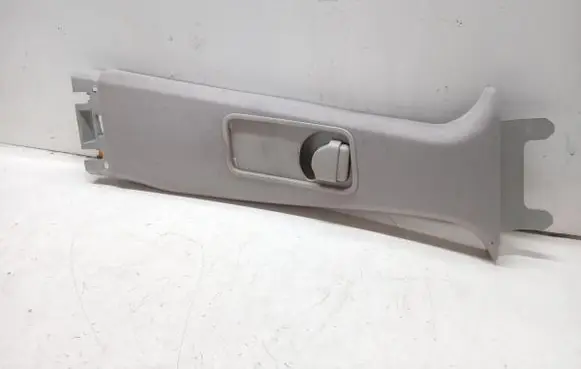 Land Rover Discovery 3 - LR3 (B) pillar trim (top) 631240011