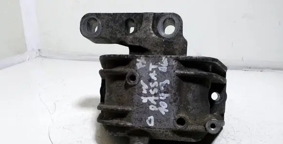 Volkswagen PASSAT B6 Engine mount bracket 1K0199262