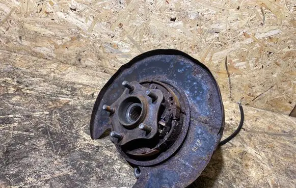 Infiniti G37 Rear wheel hub spindle/knuckle 