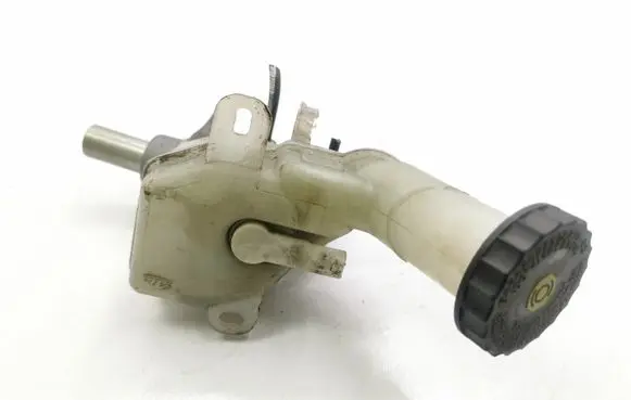 Master brake cylinder