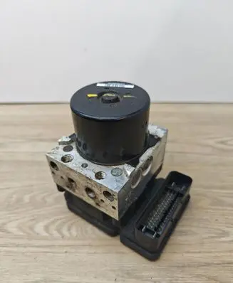 Volvo V60 ABS Pump 31273882 28526258033
