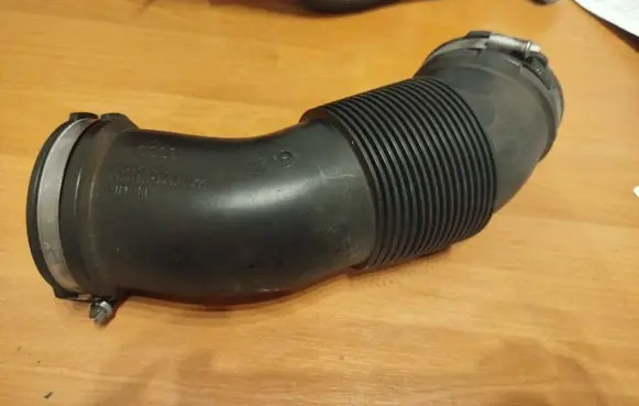 Audi A6 S6 C8 4K Turbo air intake inlet pipe/hose 059129616C
