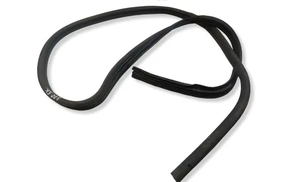 Ford Sierra Rubber seal rear door window/glass 