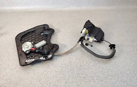 Audi A8 S8 D4 4H Front door lock 4H1837016