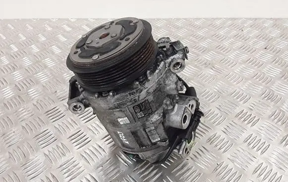 Land Rover Discovery 5 Air conditioning (A/C) compressor (pump) m8a219d629cb ge447110
