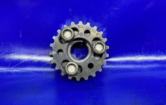Volkswagen PASSAT B7 Fuel pump gear (pulley) 03L130111E 03L130238A