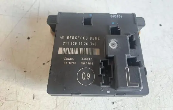 Mercedes-Benz E W211 Door control unit/module 2118201526