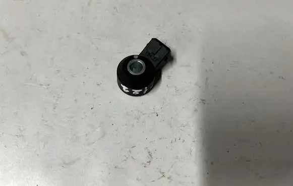 Dodge Challenger Detonation knock sensor 05033316AB