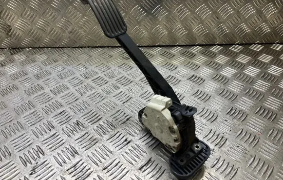 Volvo S60 Accelerator throttle pedal 9472579