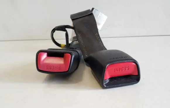 Lexus CT 200H Rear seatbelt buckle B500E063002