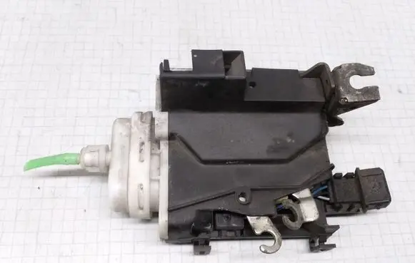 Audi A6 S6 C4 4A Front door lock 4A1837016D