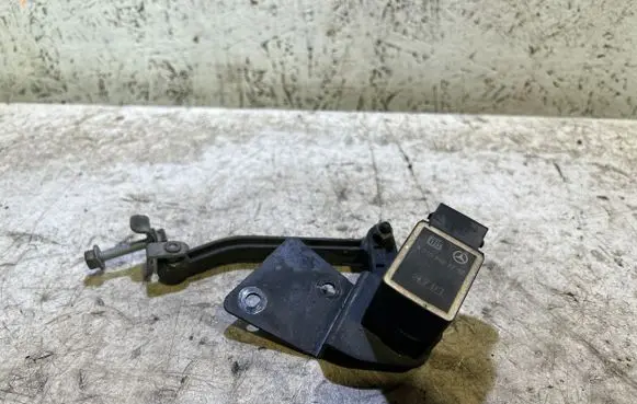 Mercedes-Benz ML W164 Air suspension front height level sensor A0105427717 28207