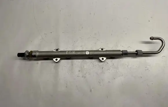 Volkswagen Jetta VII Fuel main line pipe 05E127065