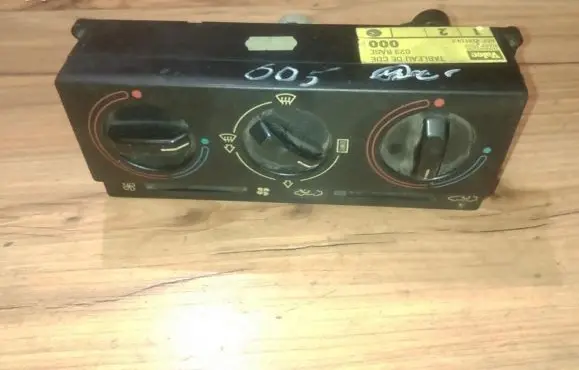 Peugeot 605 Climate control unit 828119z