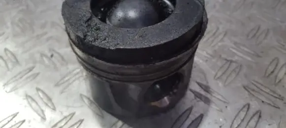 Toyota Avensis T250 Piston 