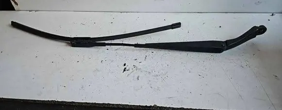 Volvo XC90 Front wiper blade arm 30753817