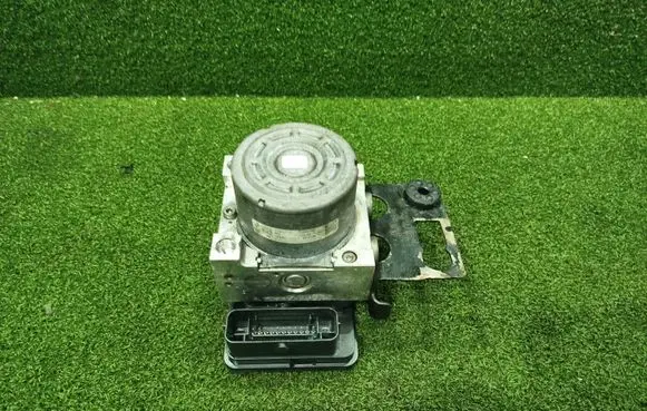 Opel Vivaro ABS Pump 476605919R 2CAS1001 93457527