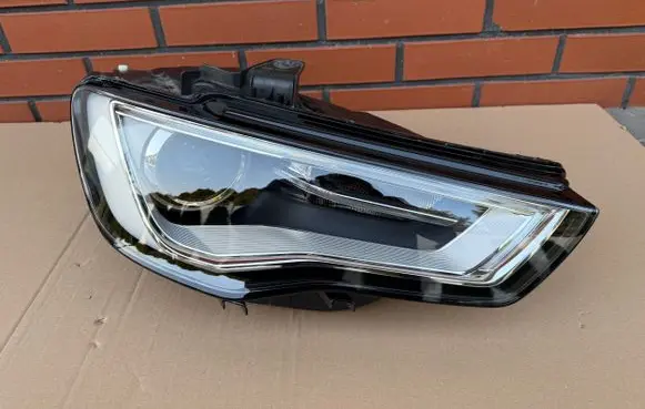 Audi A3 S3 8V Headlight/headlamp 8V0941006 01074022AE