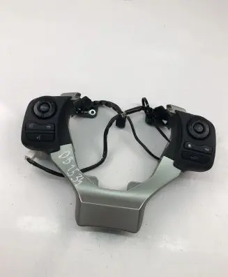 Steering wheel buttons/switches