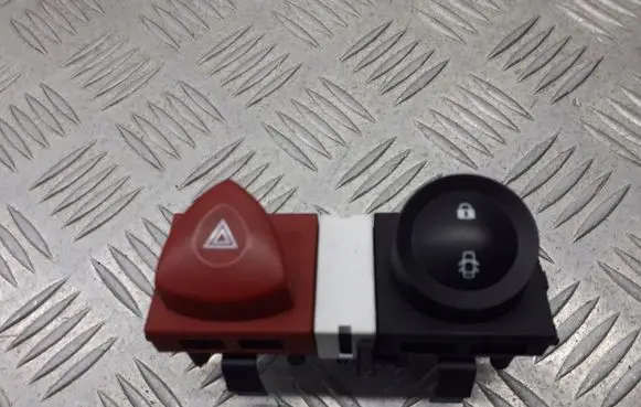 Renault Megane II Hazard warning light relay 8200407416
