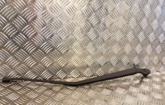 KIA Cerato Front wiper blade arm D9668
