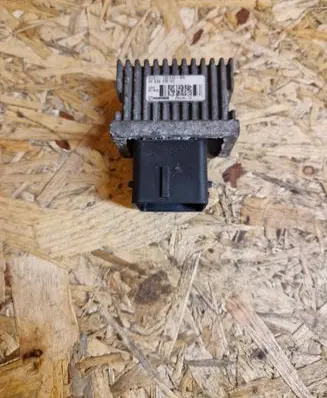 Citroen DS5 Glow plug pre-heat relay 9663824880 AV6112A343BA