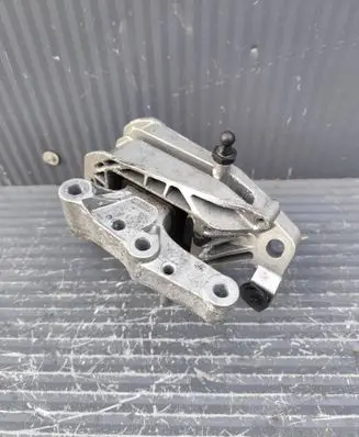 BMW 2 Active Tourer U06 Engine mount bracket 9423374