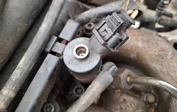 Citroen C8 Fuel injector 0445110036
