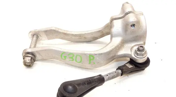 BMW 5 G30 G31 Engine mount bracket 6865930