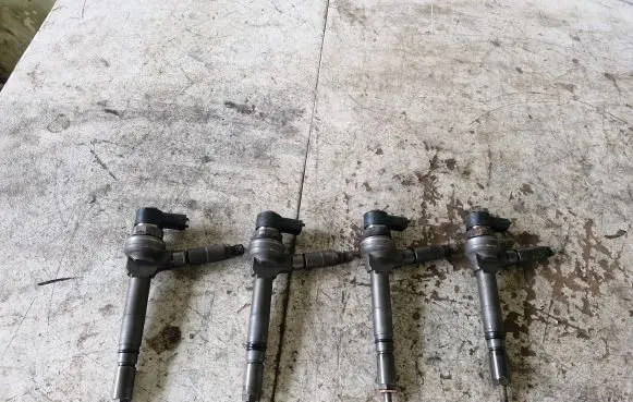 Opel Astra H Fuel injectors set 0445110175