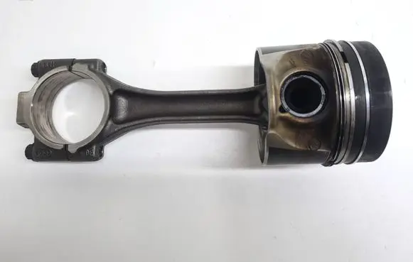 Volkswagen Caddy Piston with connecting rod CAYD