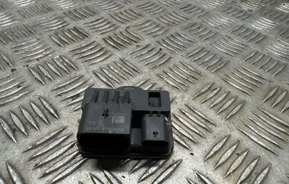 BMW X3 F25 Glow plug pre-heat relay 8570087