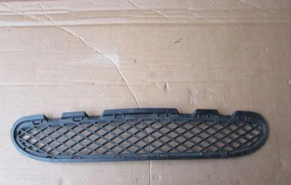 Mercedes-Benz C W203 Front bumper lower grill
