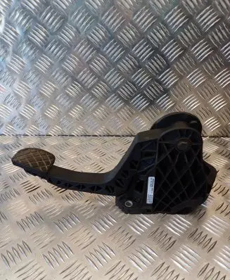 Volkswagen PASSAT B6 Clutch pedal 3C1721059R