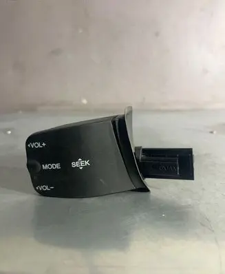 Ford Focus Multifunctional control switch/knob 758709