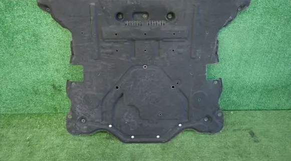 Maserati Grecale Engine splash shield/under tray 06701573690